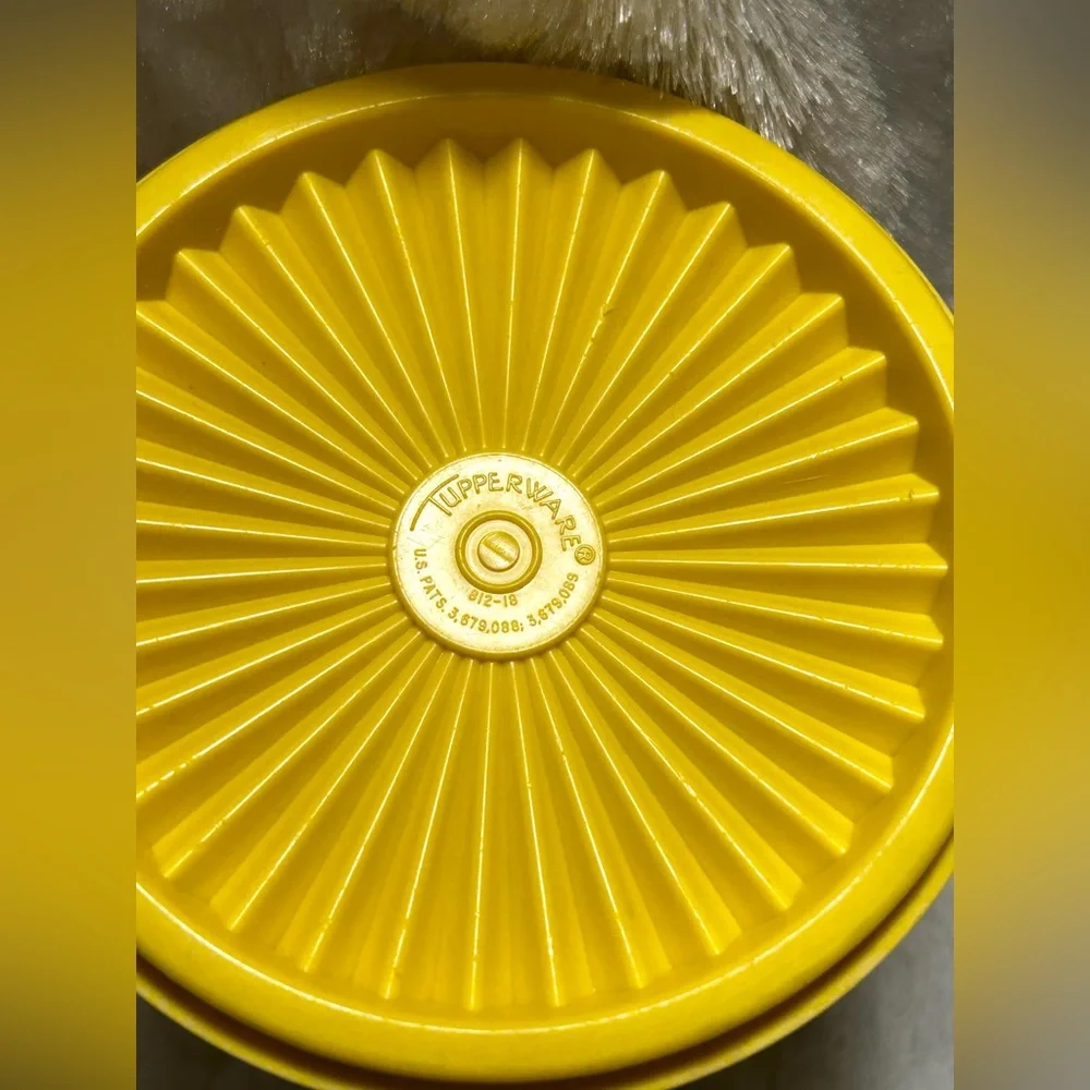 Vintage Tupperware Servalier Canister 811-9 W/ Lid 812-18 Yellow Harvest Gold